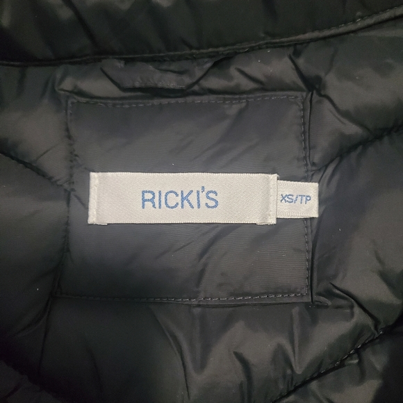 Black vest - Picture 7 of 10